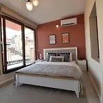 Stunning 6br 4bath Near Tram *