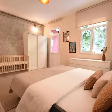 Stunning 6br 4bath Near Tram וילה איסטמבול