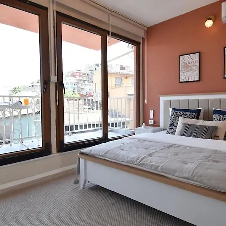 Stunning 6br 4bath Near Tram اسطنبول