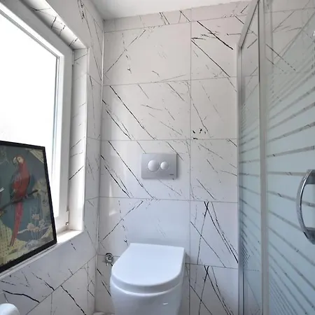 Stunning 6br 4bath Near Tram فيلة اسطنبول