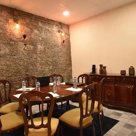 فيلة Stunning 6br 4bath Near Tram