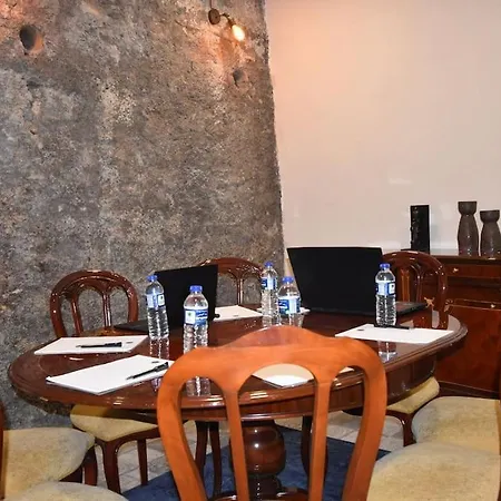 فيلة Stunning 6br 4bath Near Tram