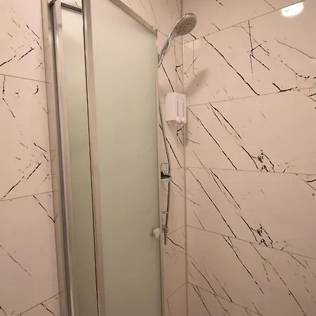 فيلة Stunning 6br 4bath Near Tram *