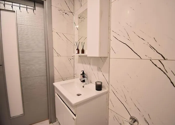 Stunning 6br 4bath Near Tram 빌라 이스탄불