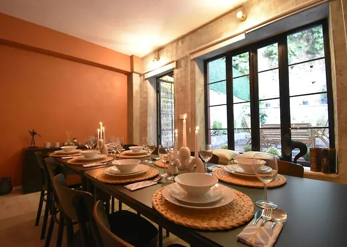 Stunning 6br 4bath Near Tram 빌라 이스탄불