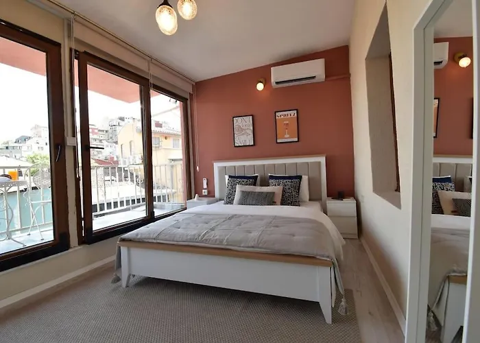 Stunning 6br 4bath Near Tram *