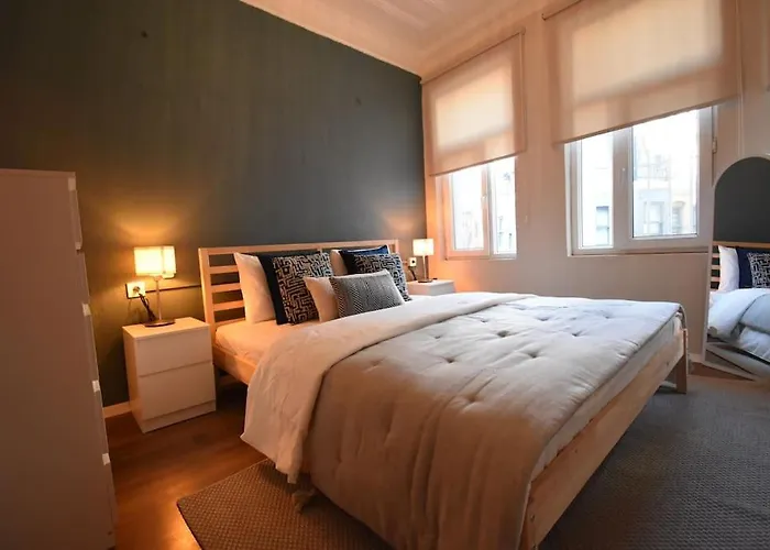 Stunning 6br 4bath Near Tram 이스탄불