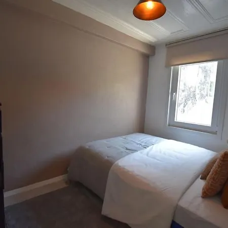 Stunning 6br 4bath Near Tram Villa Provincia di Istanbul
